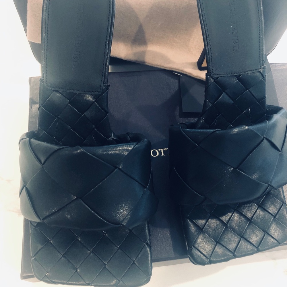 Bottega Veneta BV lido sandals